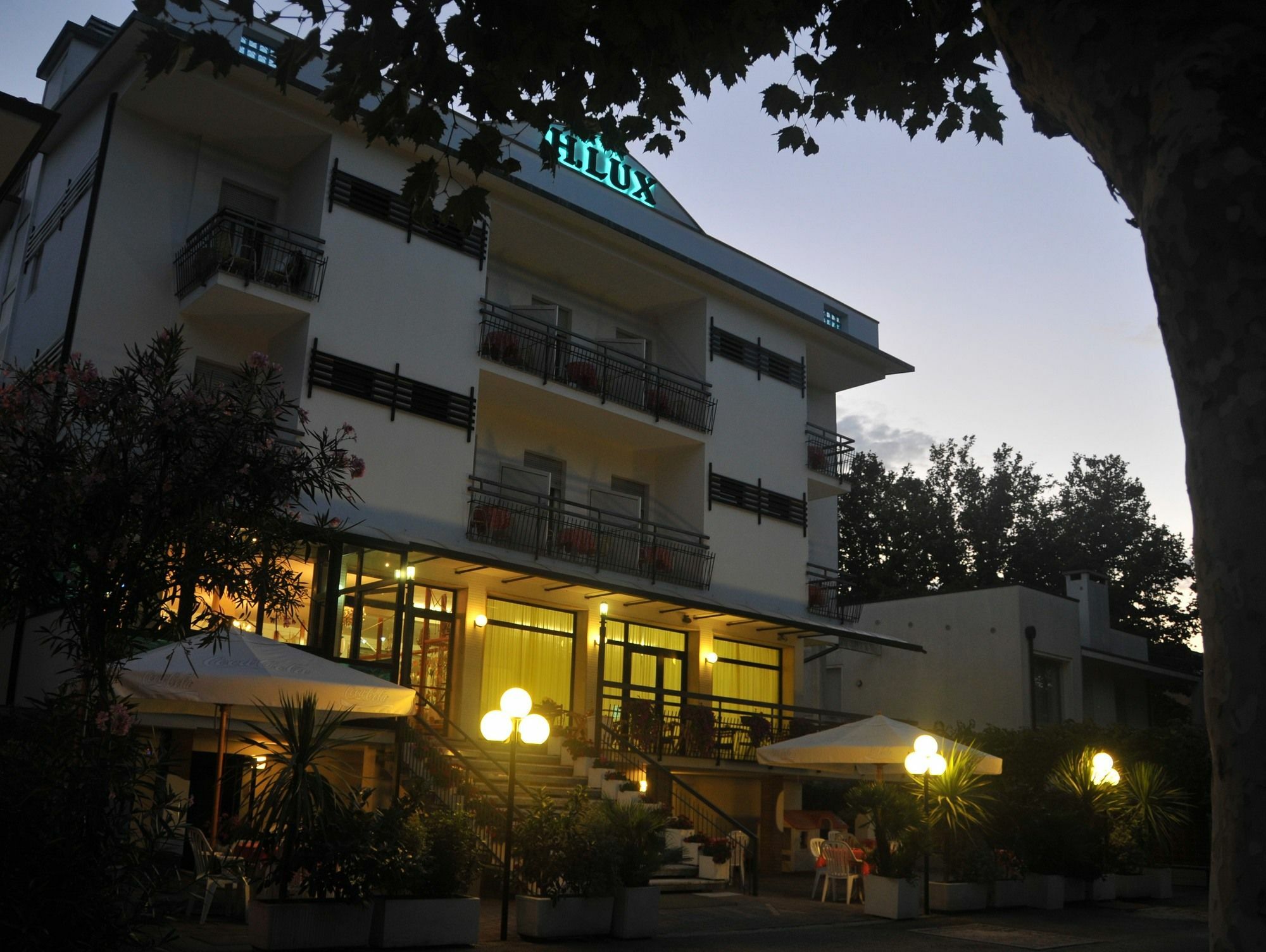 Hotel Lux Cesenatico Exterior foto